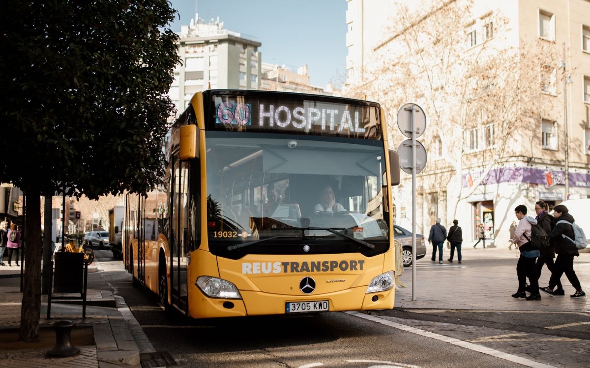 Reus Transport estrena «Aparca i vola» per aparcar al Tecnoparc i viatjar gratis fins a l'aeroport