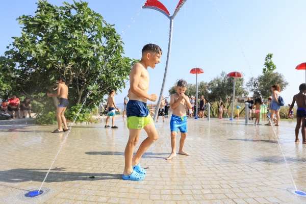 Els jocs d'aigua del Parc de les Aigües tornen a estar en marxa per combatre la calor