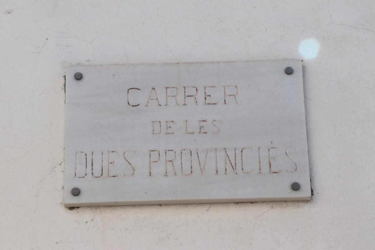 El cartell del carrer de les Dues Províncies - ACN El cartell del carrer de les Dues Províncies