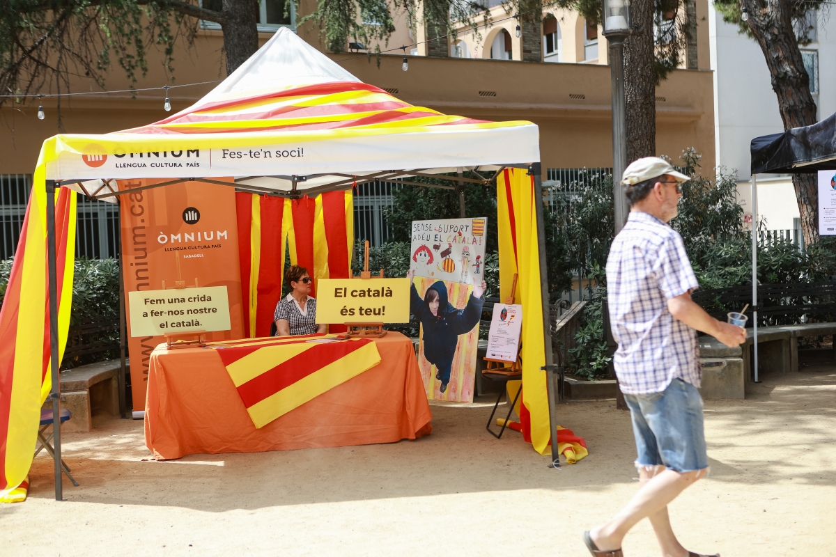 Taula x la llengua jardinets - VICTOR CASTILLO Taula x la llengua jardinets