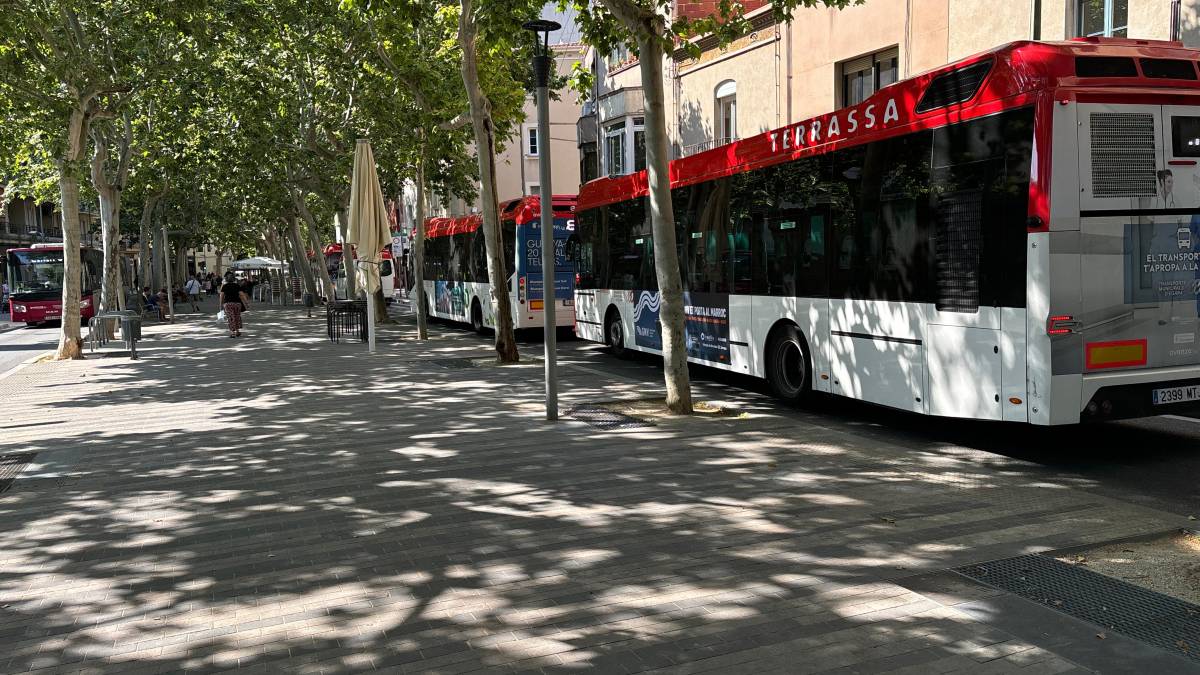 L'avaria d'un autobús provoca un embús a la Rambla 