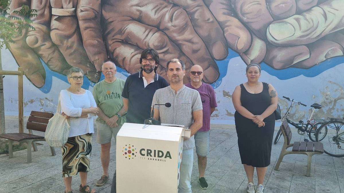 Oriol Rifer, Guillem Roure i altres membres de la Crida, a la plaça del Gas - D.S.