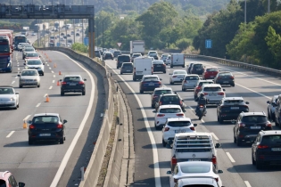 Espanya i França demanen a Brussel·les mantenir la prohibició de vendre vehicles de combustió