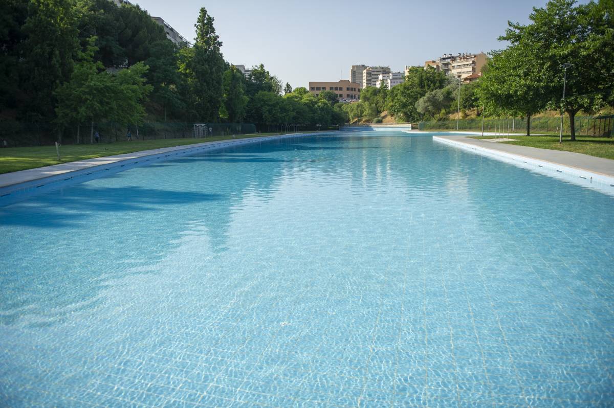 Vallparadís és la piscina més gran de Terrassa i es necessiten 4 milions de litres d'aigua per omplir-la - Nebridi Aróztegui