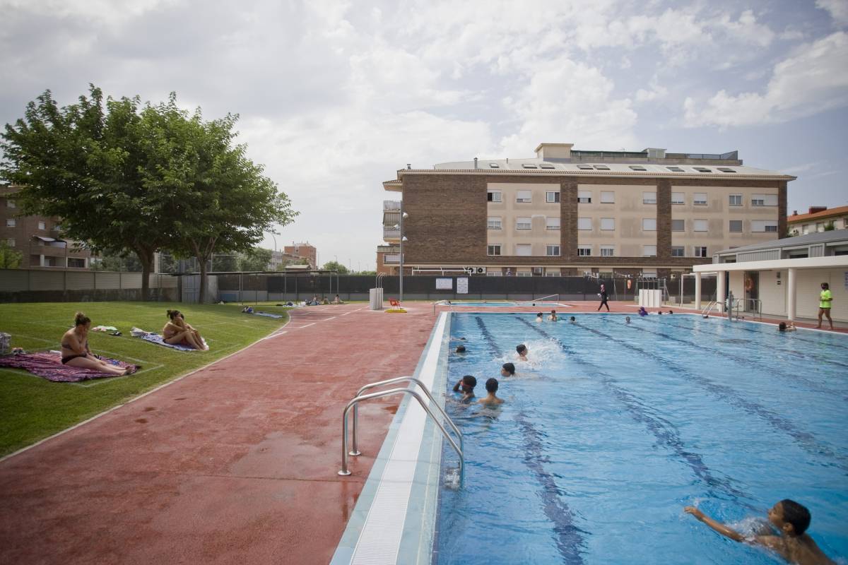 La piscina de les Arene se situa al carrer del Tibidabo 60, a 4 minuts caminant de la parada de Biadosa (L2, L3 i L14) - Nebridi Aróztegui