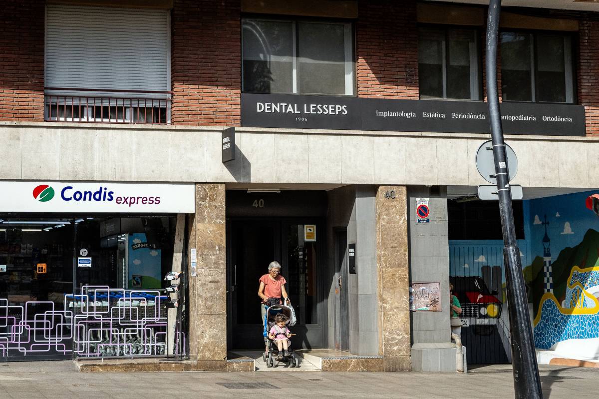 Una clínica dental a un edifici d'habitatges - Hugo Fernández