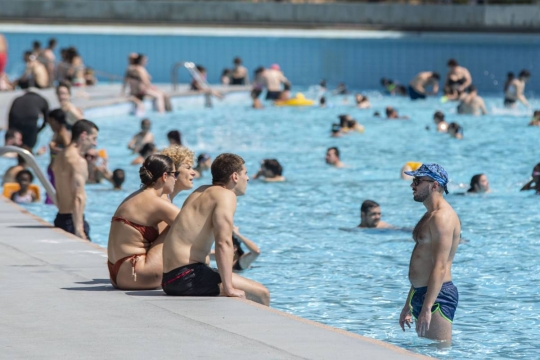 Un repte viral fa tancar tres piscines públiques catalanes per contaminació fecal
