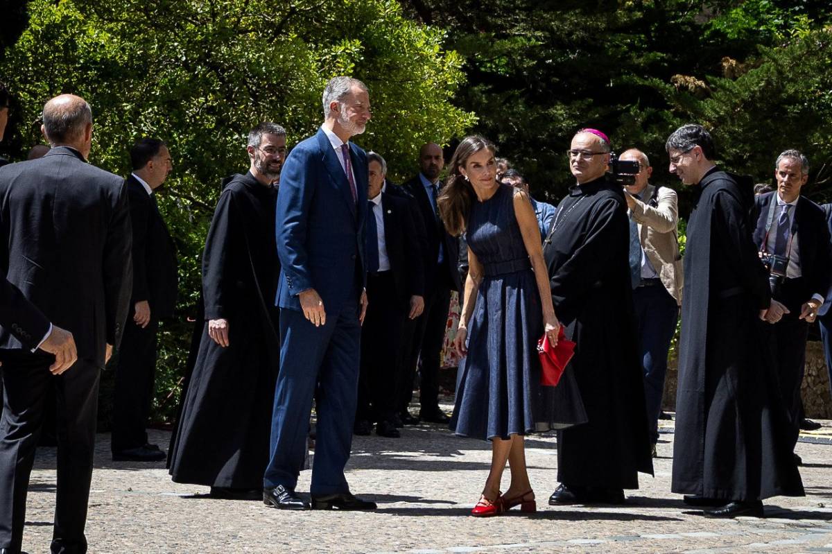 Les millors fotos de la visita de Felip VI a Montserrat i les protestes