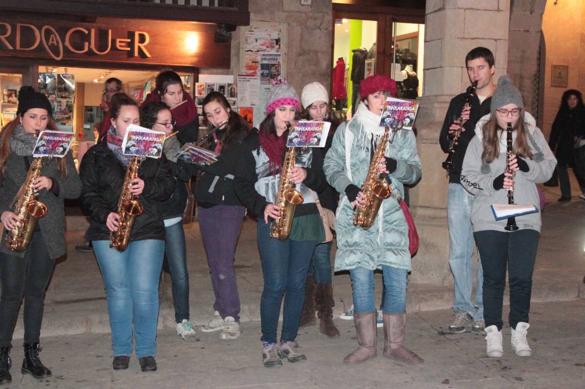 Imatges d`arxiu de la Trinxaranga