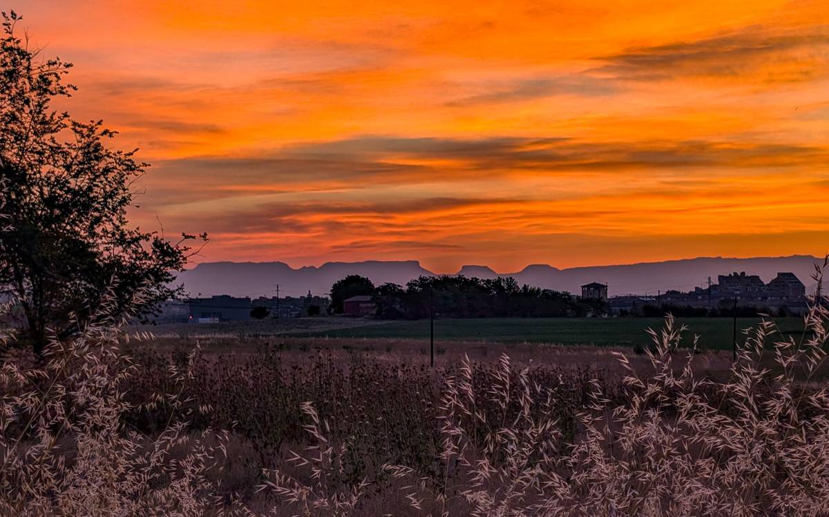 Juny 2025 a Osona i el Lluçanès: sortida del sol des de Vic.