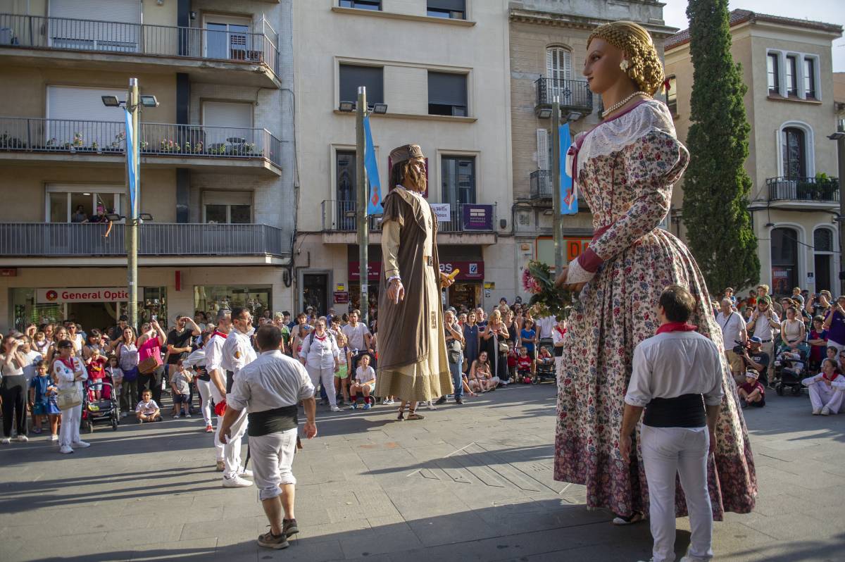 Els vuit gegants de Terrassa surten al Raval - Alberto Tallón Els vuit gegants de Terrassa surten al Raval