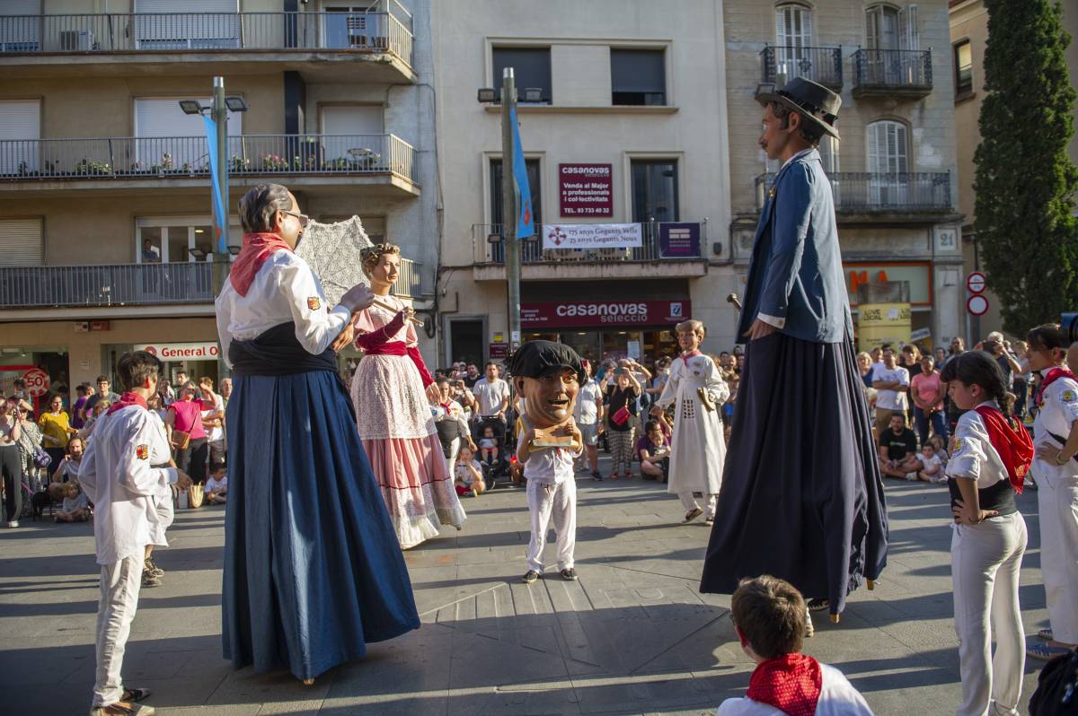 Els vuit gegants de Terrassa surten al Raval - Alberto Tallón Els vuit gegants de Terrassa surten al Raval