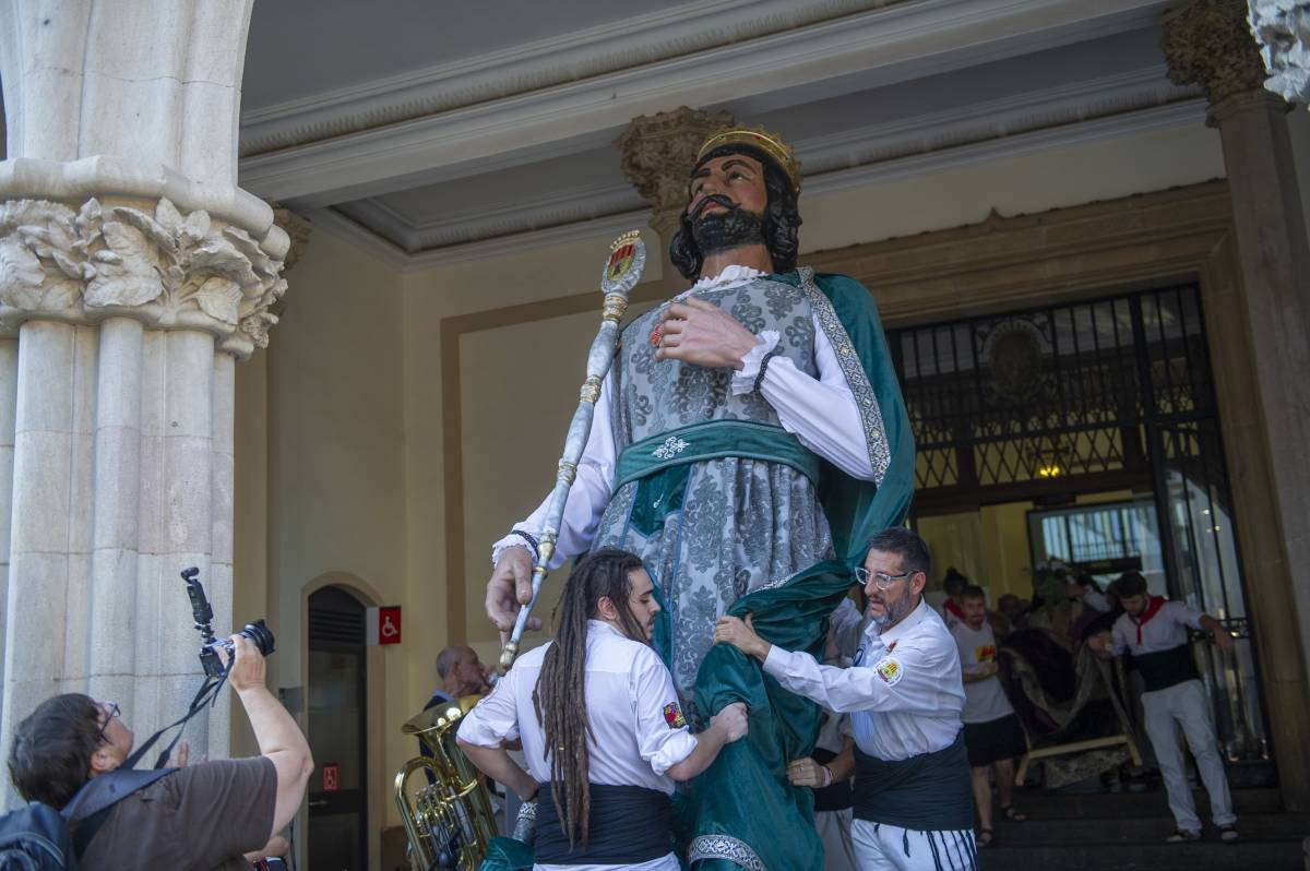 Els vuit gegants de Terrassa surten al Raval - Alberto Tallón Els vuit gegants de Terrassa surten al Raval