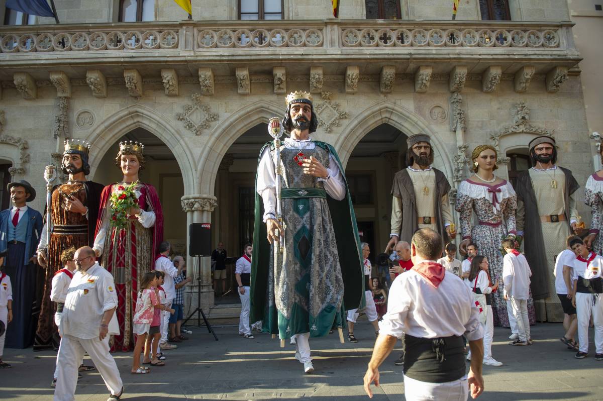 Els vuit gegants de Terrassa surten al Raval - Alberto Tallón Els vuit gegants de Terrassa surten al Raval