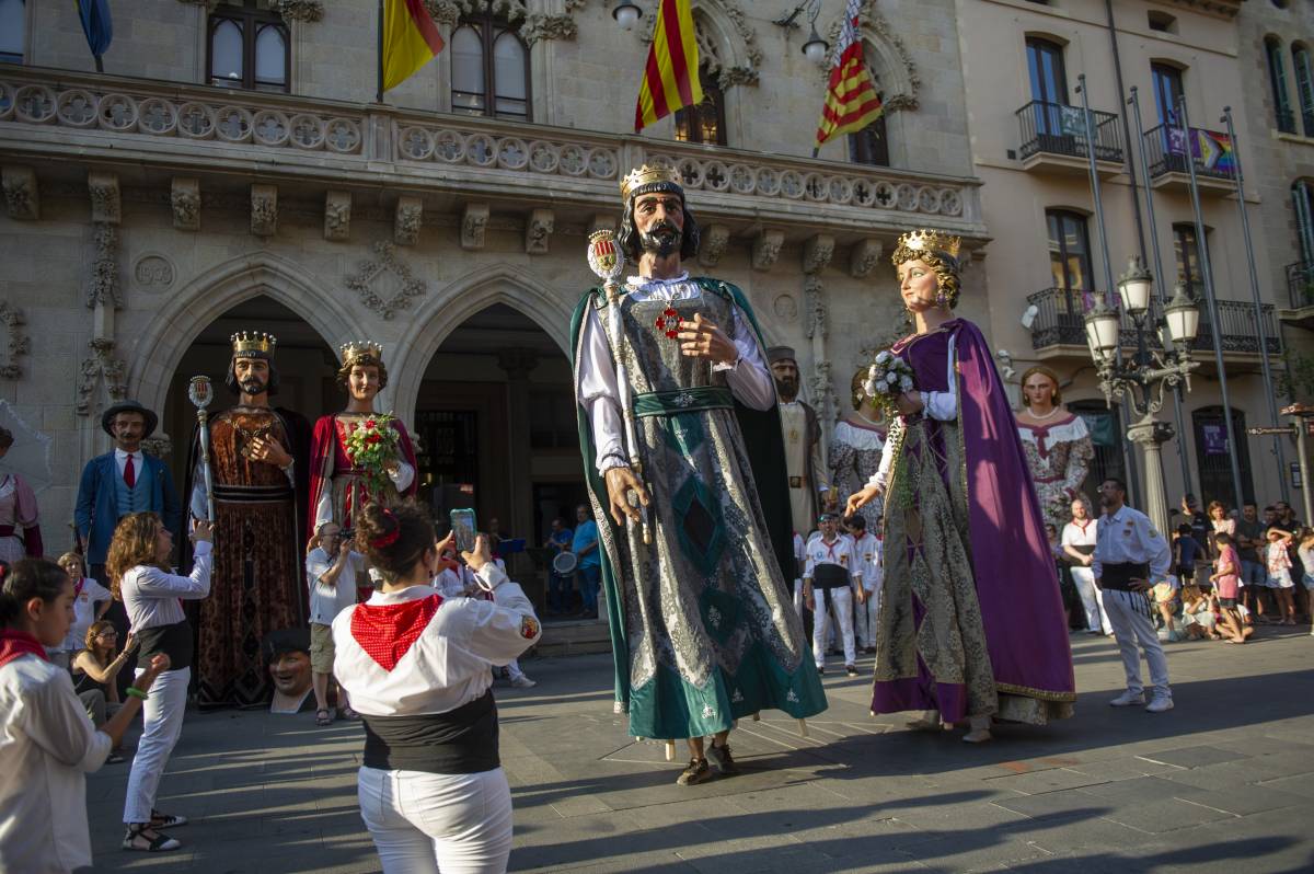 Els vuit gegants de Terrassa surten al Raval - Alberto Tallón Els vuit gegants de Terrassa surten al Raval