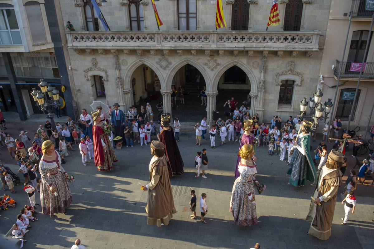 Els vuit gegants de Terrassa surten al Raval - Alberto Tallón Els vuit gegants de Terrassa surten al Raval