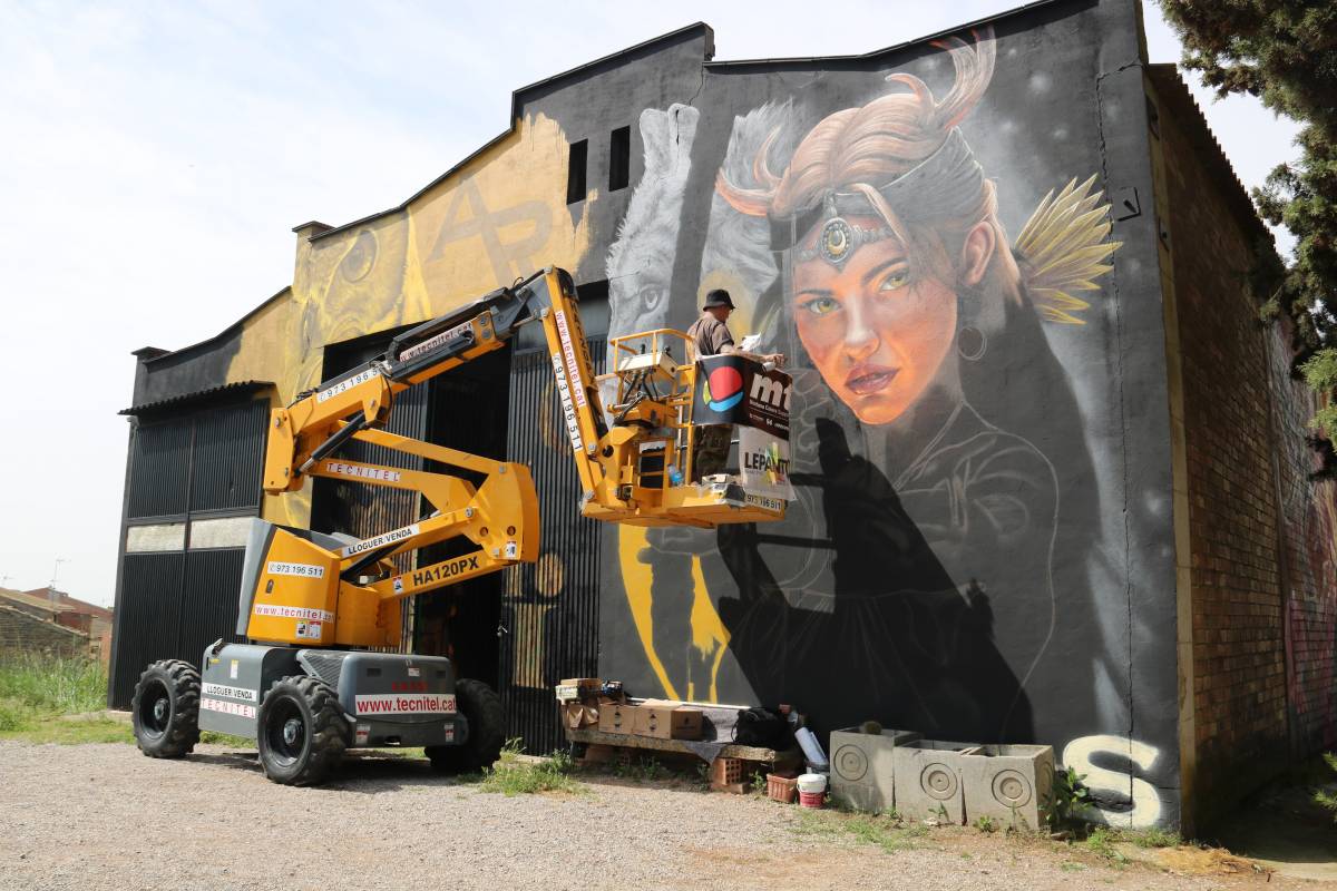 Un dels murals a Penelles, obra de l'artista barceloní Eslicer - ACN