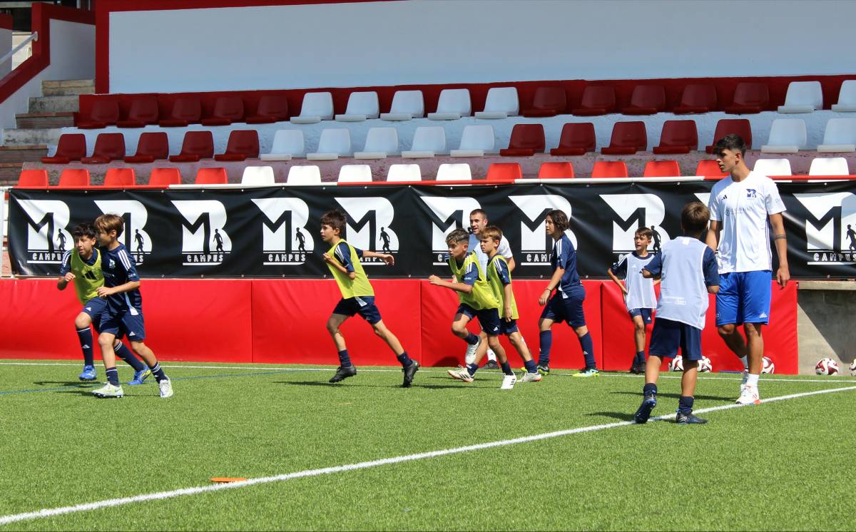 Marc Bernal ha compartit exercicis amb els participants al seu campus - Lídia López