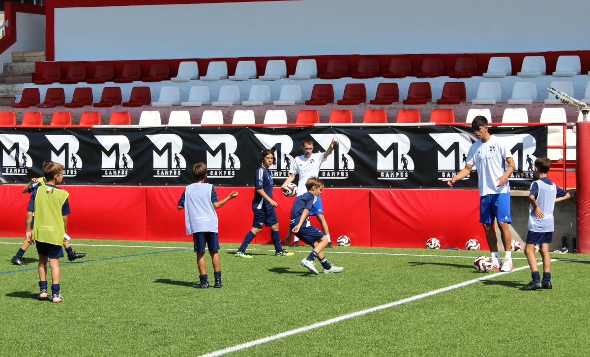 Marc Bernal ha compartit exercicis amb els participants al seu campus - Lídia López