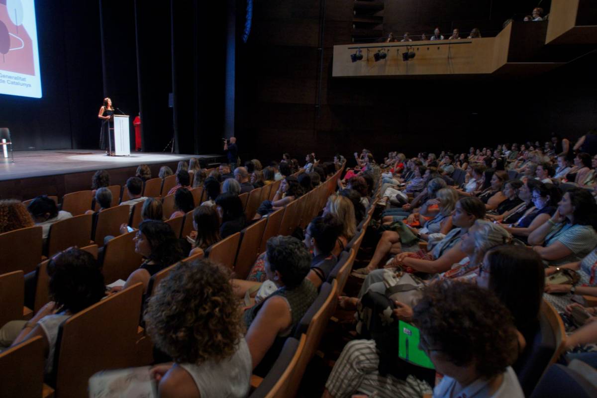 El Teatre Principal ple amb els 77 equips d`avaluació psicopedagògica - Nebridi Aróztegui El Teatre Principal ple amb els 77 equips d`avaluació psicopedagògica