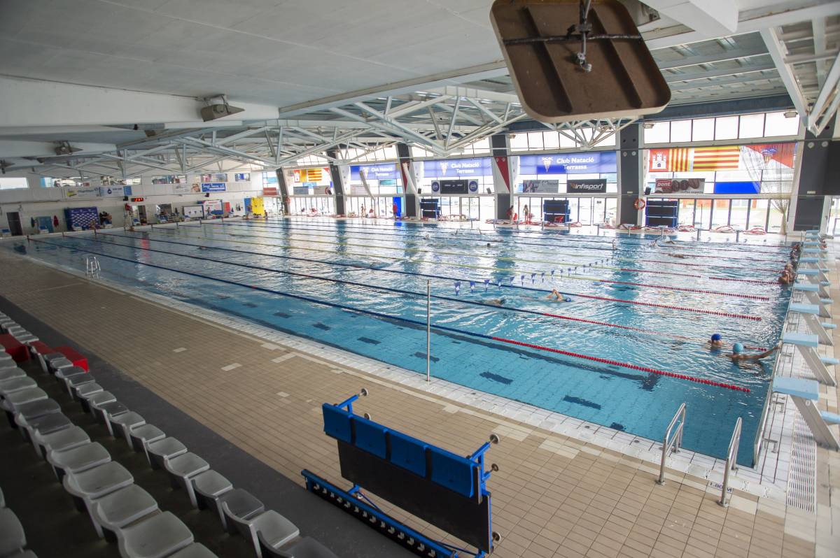 Una menor va trobar un forat sospitós a la paret del vestuari - Alberto Tallón