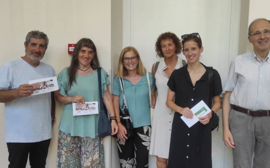 L'exposició «Emocions capturades» omple la Biblioteca del Casino d'art i barri