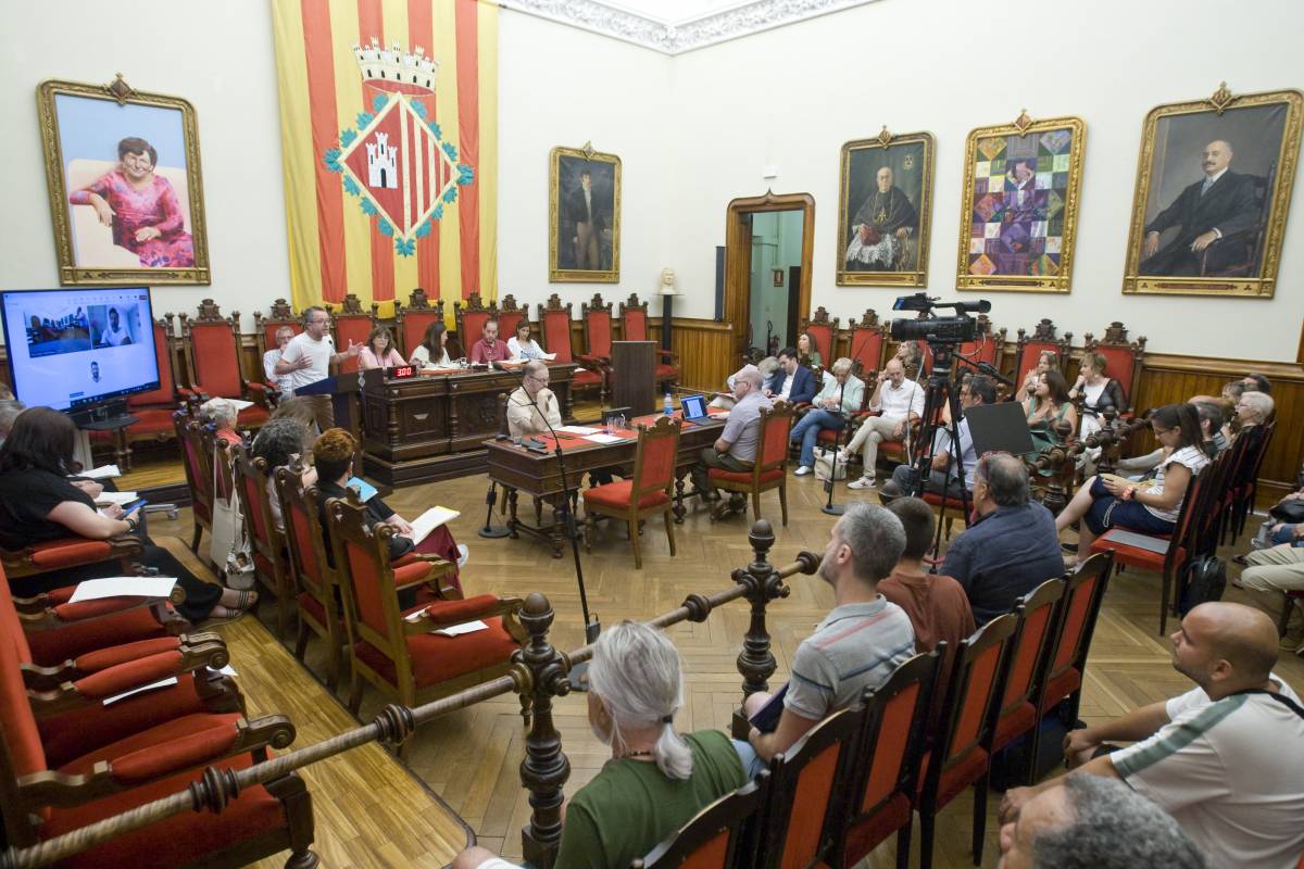 Cau del ple la retirada dels honors franquistes