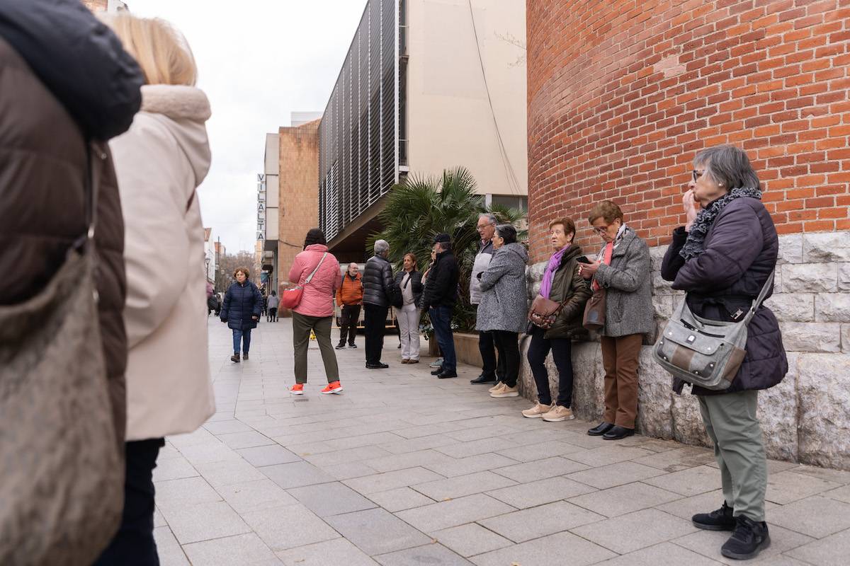 FOTOS | Desenes de persones s`acomiaden de La Granja Urpí - David Chao FOTOS | Desenes de persones s`acomiaden de La Granja Urpí