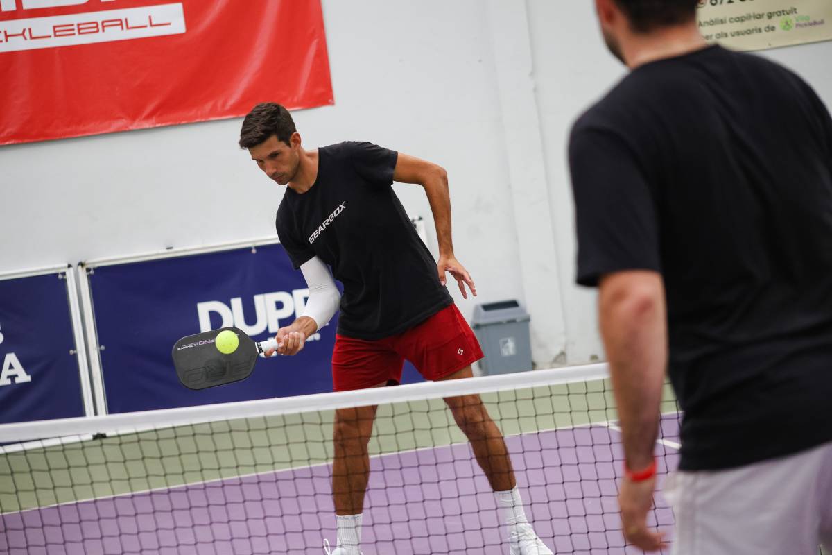Claudio Quiñones, en un dels partidets al Vila Pickleball - Victor Castillo