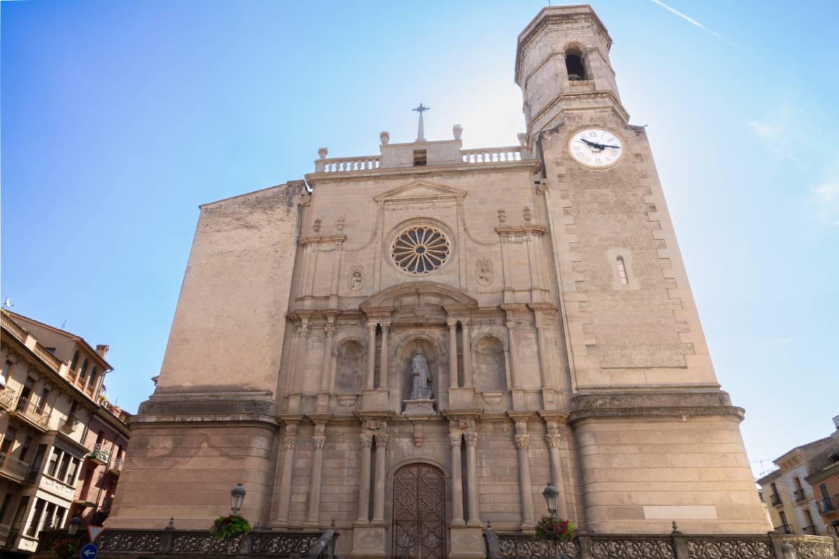 La basílica de Sant Esteve d’Olot recuperarà totes les figures de la façana destruïdes el 1936