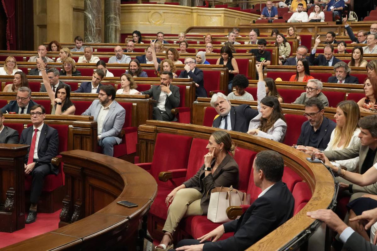 El Parlament vol que els professionals sanitaris tinguin el B2 de català al cap d'un any de treballar