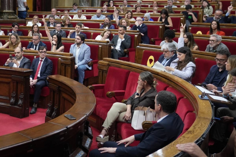 El Parlament denuncia la desinversió de l'Estat en infraestructures i els socis d'Illa critiquen l'ampliació del Prat