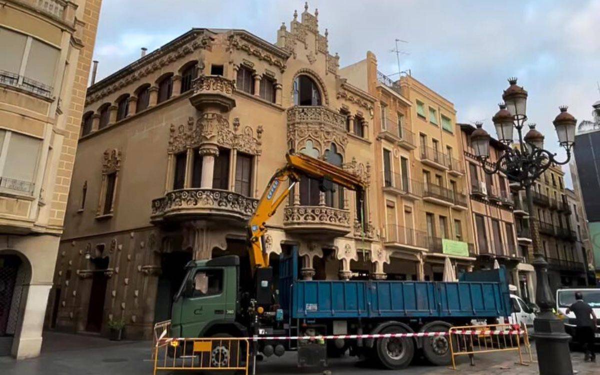 Comencen les obres d'instal·lació de la torratxa a la Casa Navàs de Reus