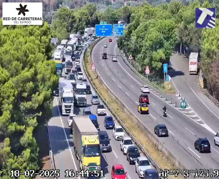 Més de 25 quilòmetres de retenció a l'AP-7 per accidents