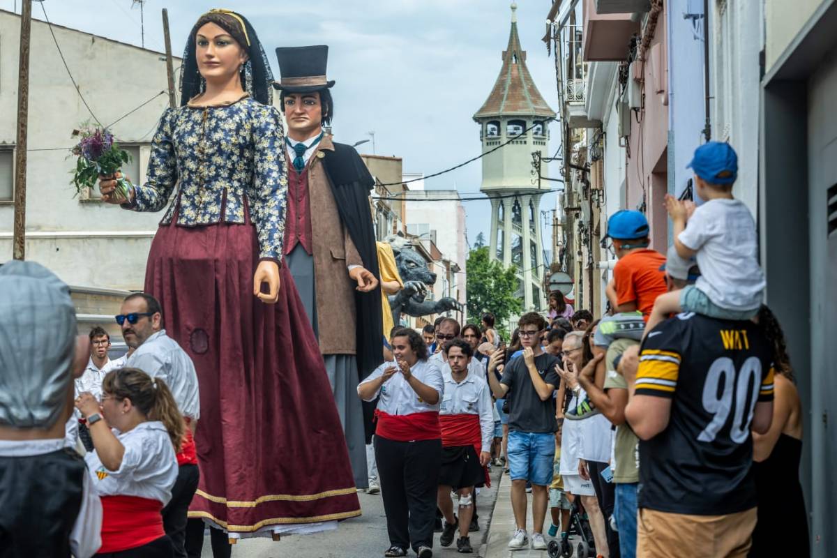 Els Geganters de Covadonga es reivindiquen a la seva Festa Major