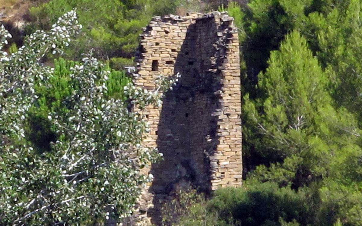 La torre mil·lenària de Manresa que no has vist mai (i que pot desaparèixer per sempre)