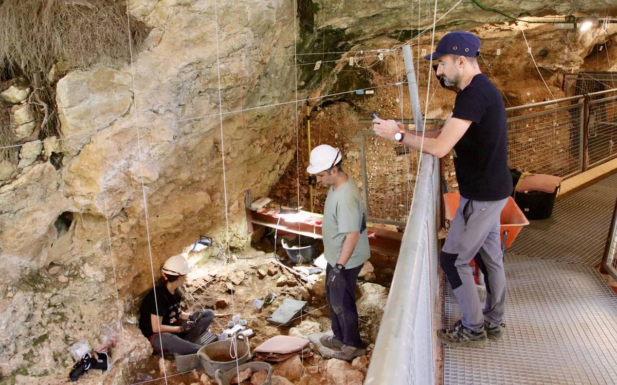 Descobreixen un nou fogar neandertal de prop de 40.000 anys a les Coves de Moià