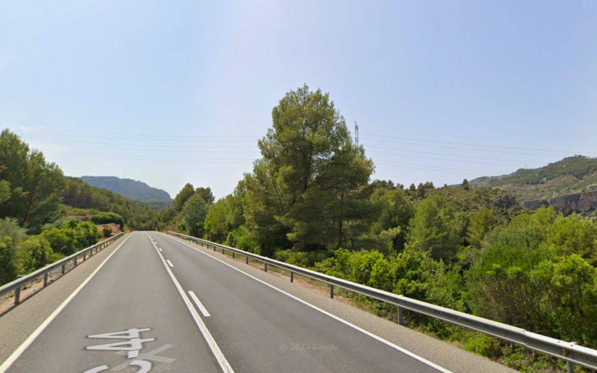 Tallada la circulació a la C-44 a l'altura de Vandellòs per un vehicle incendiat