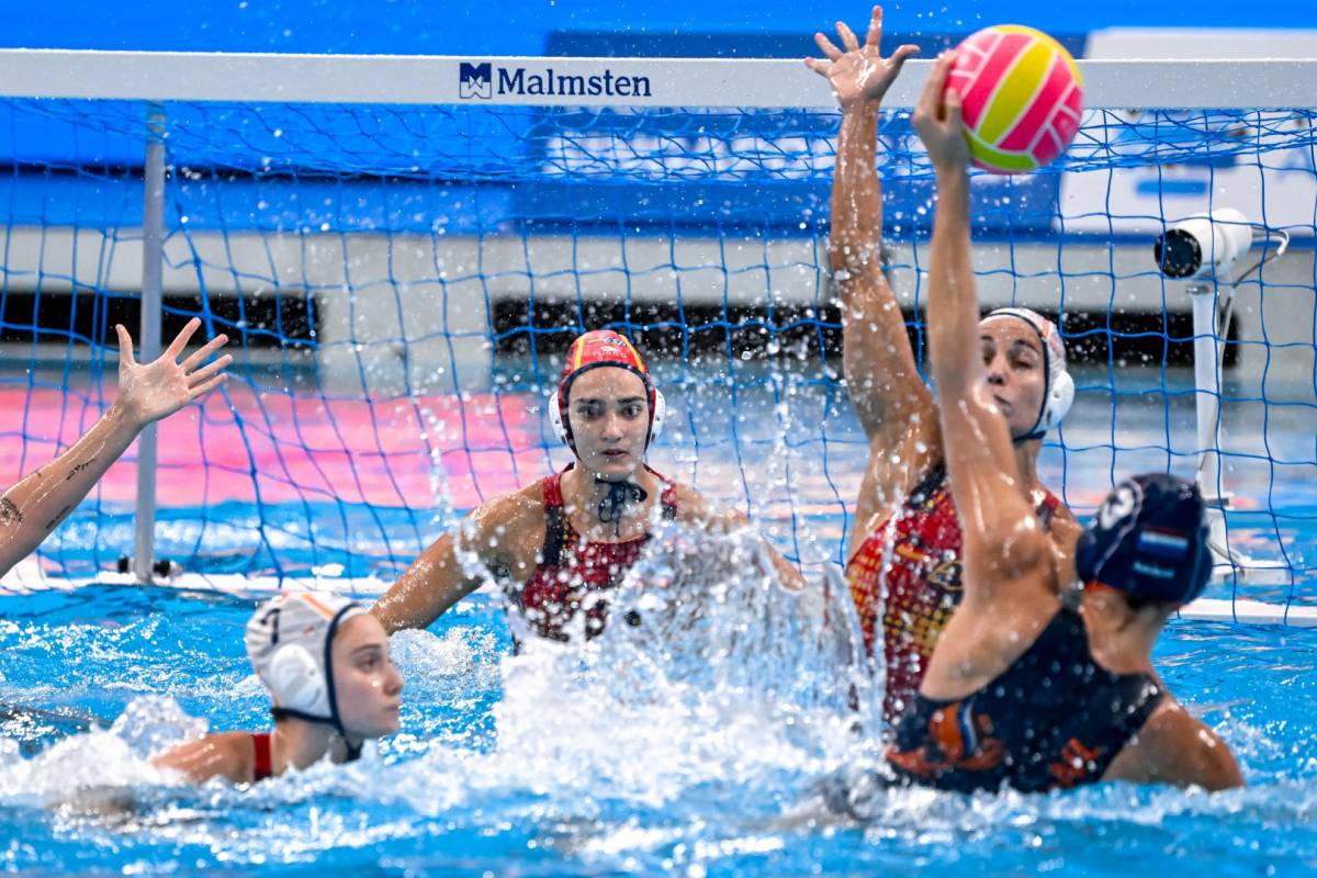 Davallada de la selecció femenina davant d'Hongria