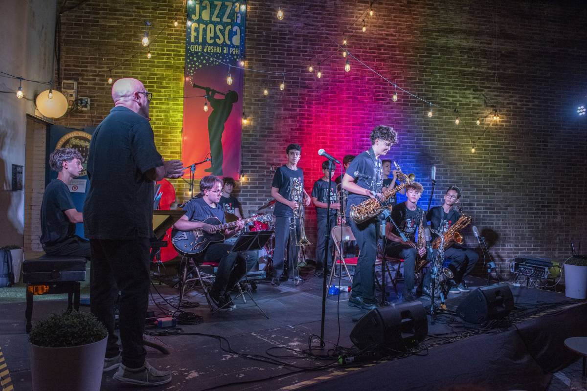 Uns músics adolescents porten Nova Orleans a Terrassa