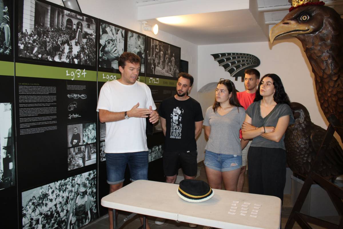 Els Geganters explicant el procediment del sorteig - Ramon Estany Els Geganters explicant el procediment del sorteig