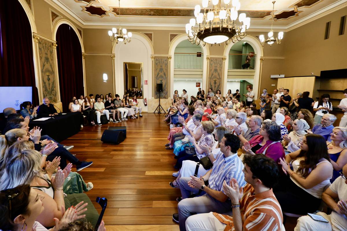 Acte de reconeixement a les millors notes de les PAU - Juanma Peláez Acte de reconeixement a les millors notes de les PAU
