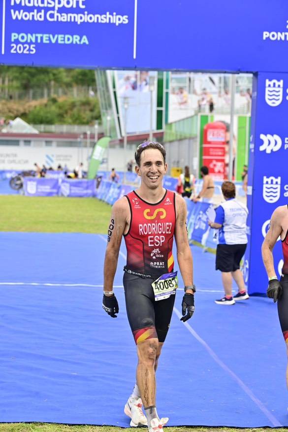 L’Ajuntament de Solsona reconeix Gerard Rodríguez Viladrich, campió del món de triatló i duatló cross 20-24