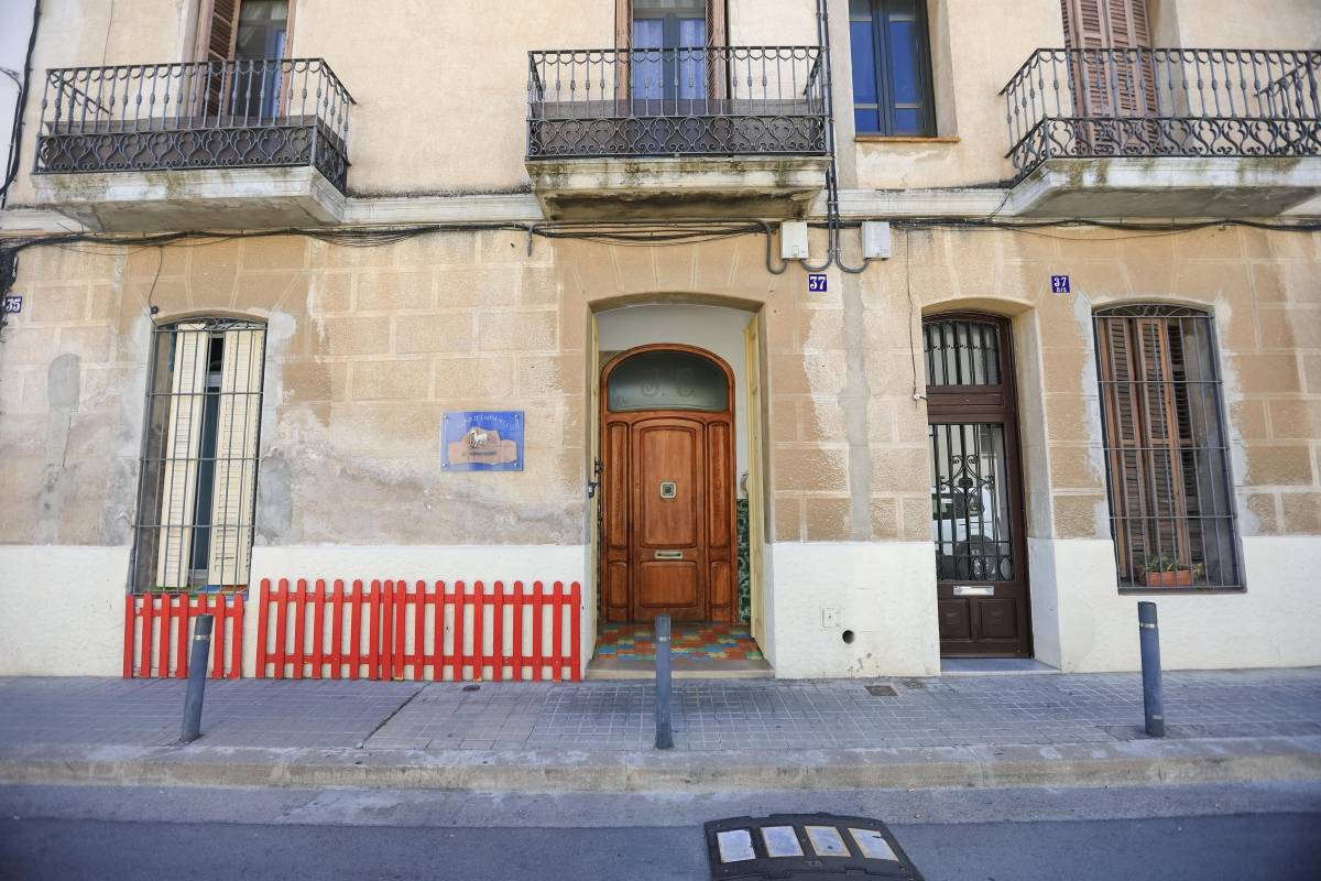 La façana de l`escoleta, al carrer de Manso - Víctor Castillo La façana de l`escoleta, al carrer de Manso