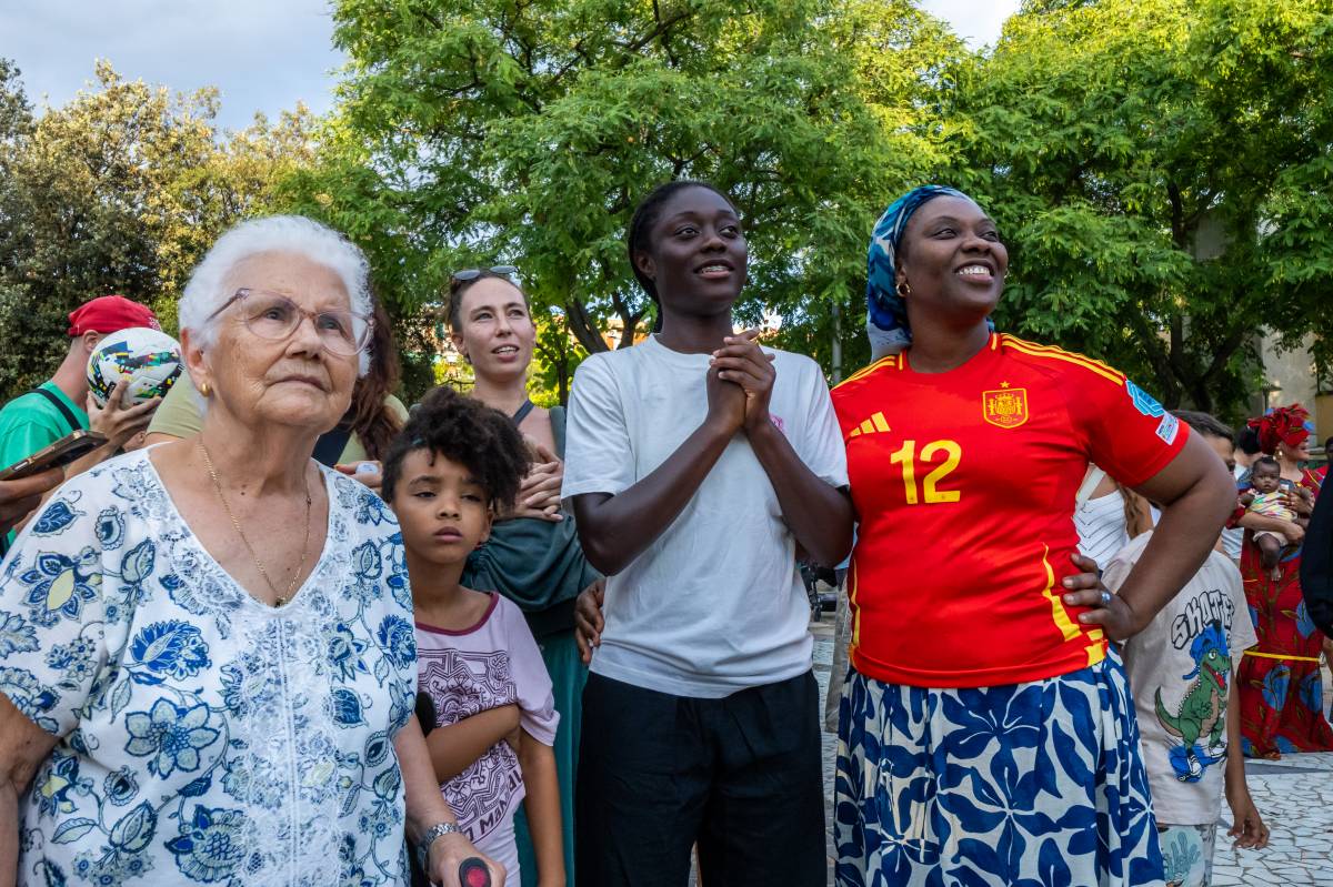 L`emoció de la futbolista durant l`homenatge - Juanma Peláez L`emoció de la futbolista durant l`homenatge