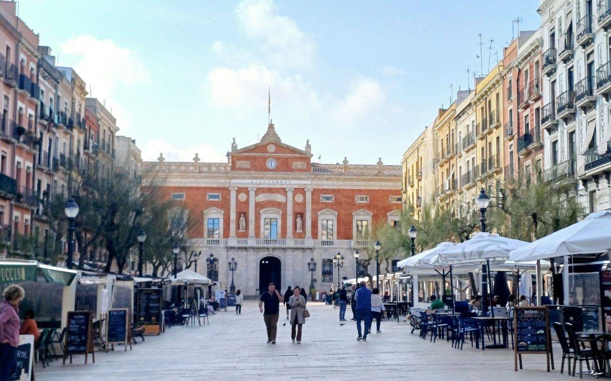 L'Ajuntament de Tarragona vol modificar l'ordenança per limitar l'accés de vehicles a la plaça de la Font