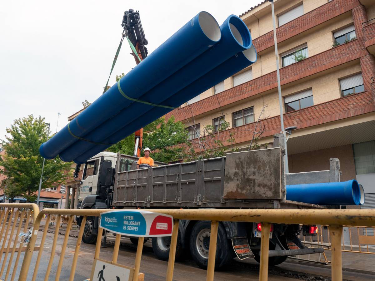 Talls a la Rambla per les tasques d’inspecció per modernitzar el clavegueram