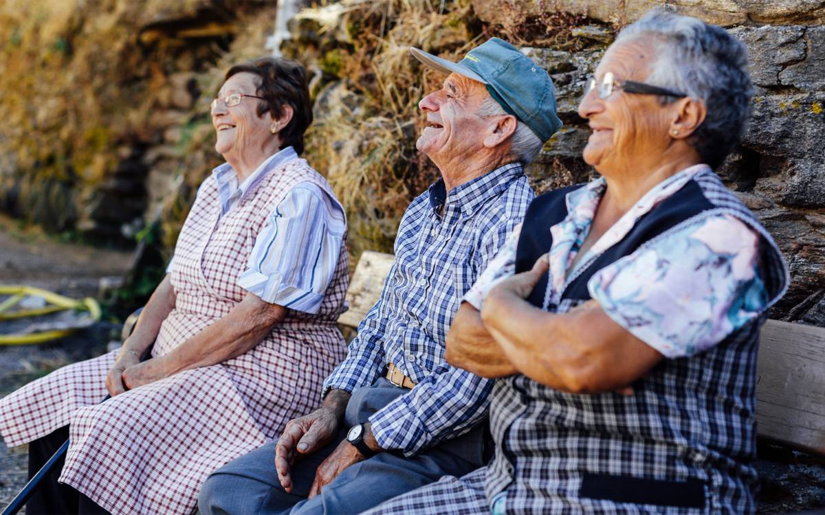 Biomarcadors i diferències socials, claus per superar els cent anys