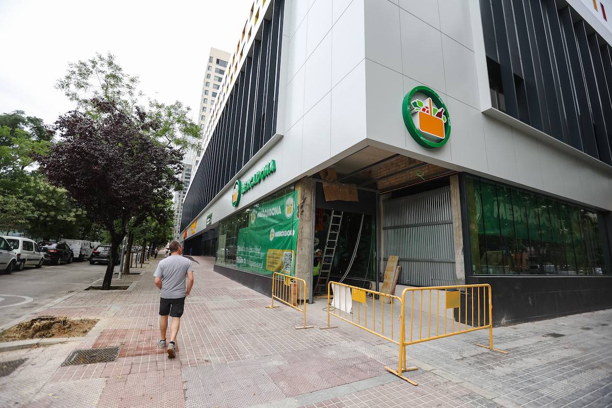 El Mercadona del Llac Center està situat a la cantonada del carrer del Pare Rodés - Víctor Castillo El Mercadona del Llac Center està situat a la cantonada del carrer del Pare Rodés