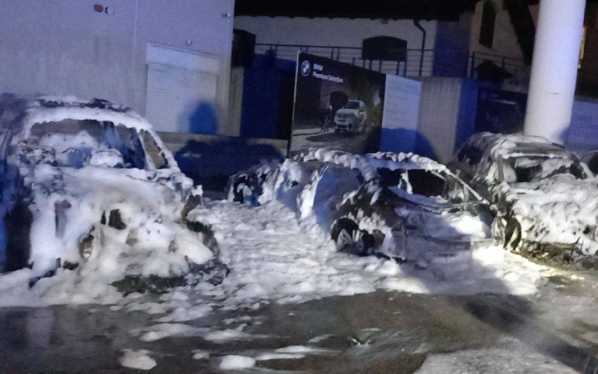 S'incendien diversos vehicles aparcats al centre comercial Les Gavarres de Tarragona